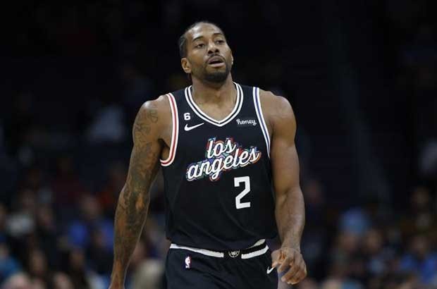 半场战报：米兰0-0拉齐奥，迈尼昂献神扑，红黑军团0射正（半场战况：米兰0-0拉齐奥，迈尼昂神勇救险，红黑军团零射正）