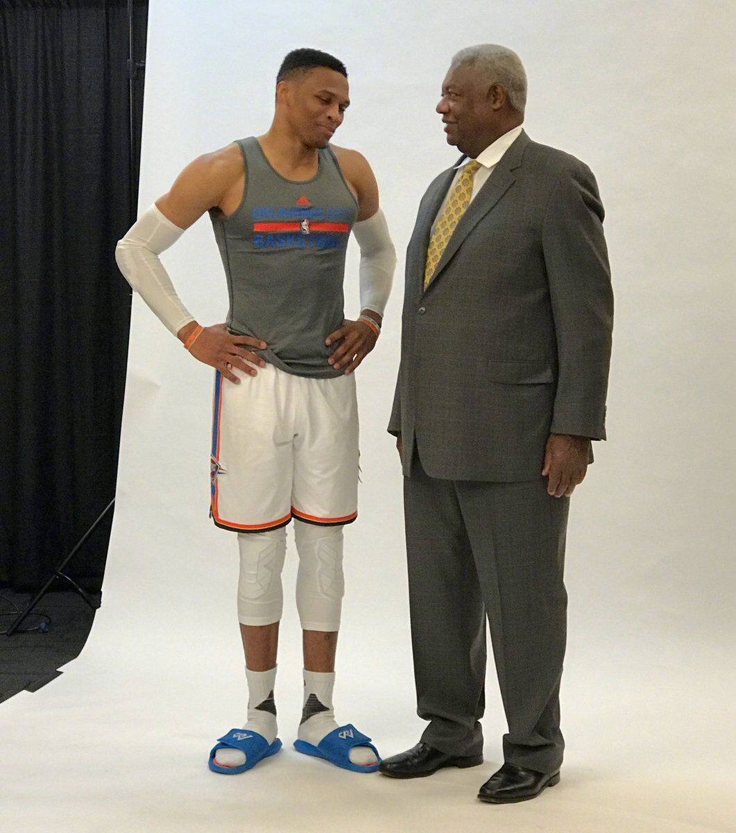 16岁郑俊鸿残特奥会50米蛙泳夺冠，福建代表团游泳首金（16岁郑俊鸿摘得残特奥会50米蛙泳金牌，助福建代表团斩获游泳首金）