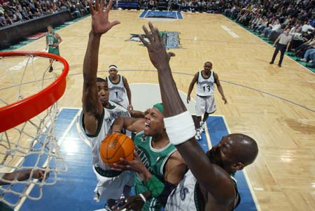 记者：里尔18岁中场布阿迪的团队否认球员与巴黎的转会传闻（记者：里尔18岁中场布阿迪被传转会巴黎，其团队予以否认）