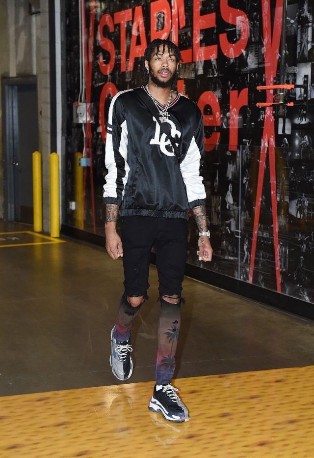 TA：勒沃库森的防守坚如磐石，曼城两侧防线存在巨大漏洞（TA：勒沃库森后防固如金汤，曼城两翼防线漏洞百出）