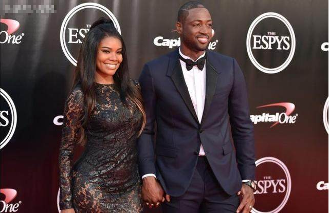 詹姆斯36分创赛季得分新高难阻球队失利，湖人最终不敌快船（詹姆斯砍36分创本季新高仍难救主，湖人不敌快船）