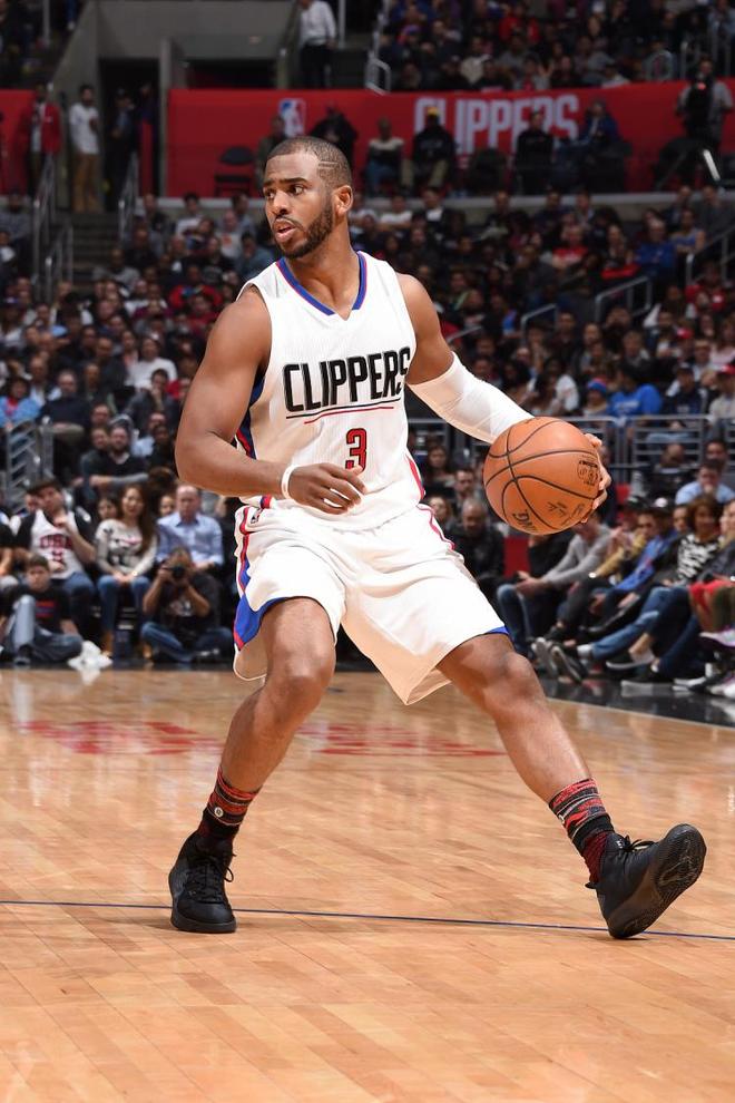 门将关键扑救锁定胜局（门将神勇一扑定胜负）