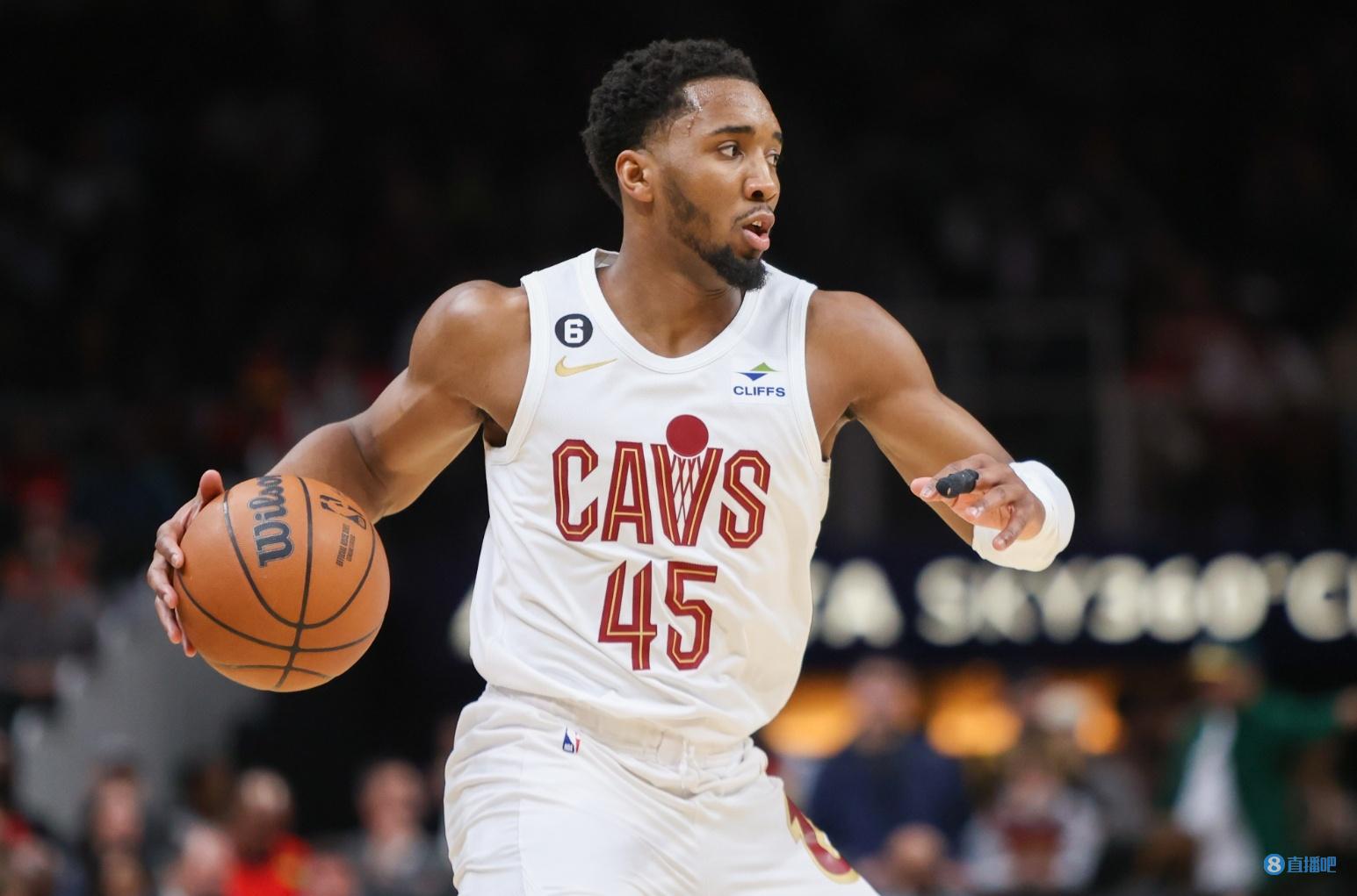 颜骏凌：武磊赛前对球队做了动员，我们争冠经验丰富没有包袱（颜骏凌：武磊赛前鼓劲全队，我们争冠经验十足、轻装上阵）