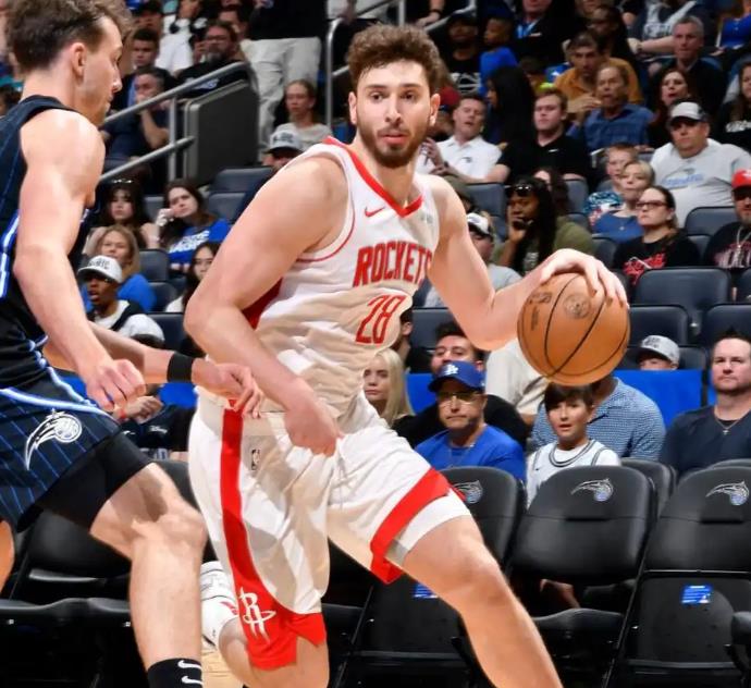 3战全胜！杨舒予9助攻卫冕冠军广东女篮大胜浙江 周琪22+6三分（广东女篮三连胜！卫冕冠军大胜浙江 杨舒予送出9助攻 周琪砍22分飙6记三分）