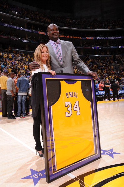 阿里纳斯：詹姆斯若作为角色球员再混2冠，还是不能跟乔丹比（阿里纳斯：就算詹姆斯以角色球员再夺两冠，仍无法与乔丹相提并论）