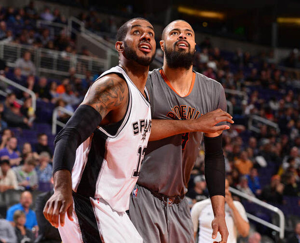 国米vs利物浦：萨拉赫缺阵，劳塔罗、阿坎吉、伊萨克首发（国米对阵利物浦：萨拉赫无缘出战，劳塔罗、阿坎吉、伊萨克领衔首发）