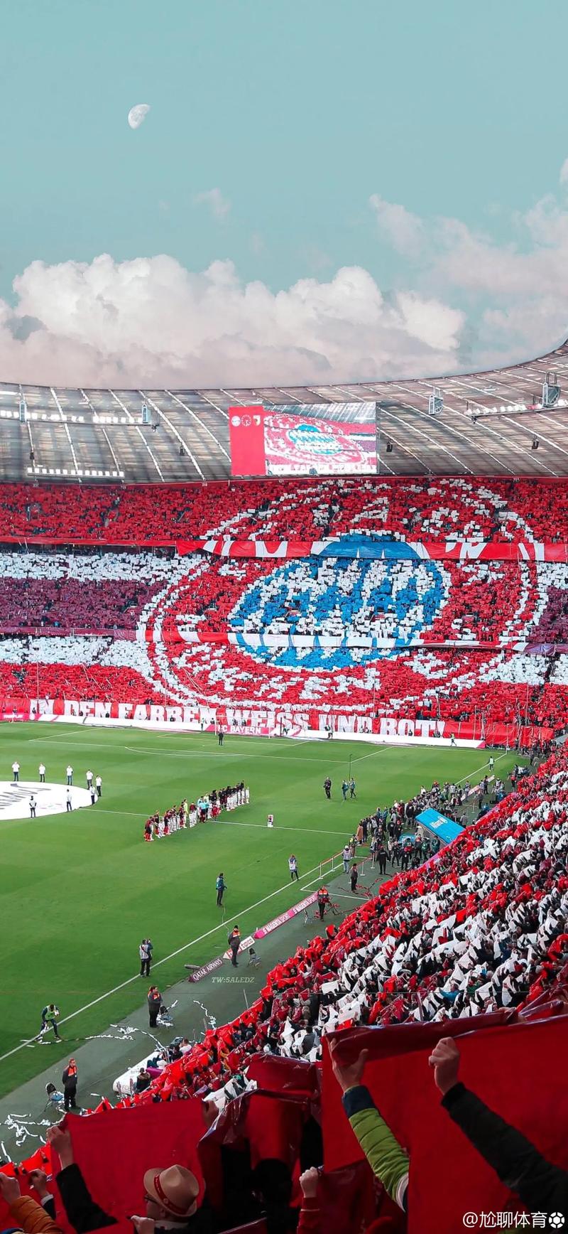 忍俊不禁！梅西、德保罗挤上印度当地小面包车，转身都费劲（笑出声！梅西与德保罗挤进印度小面包车，连转个身都费劲）