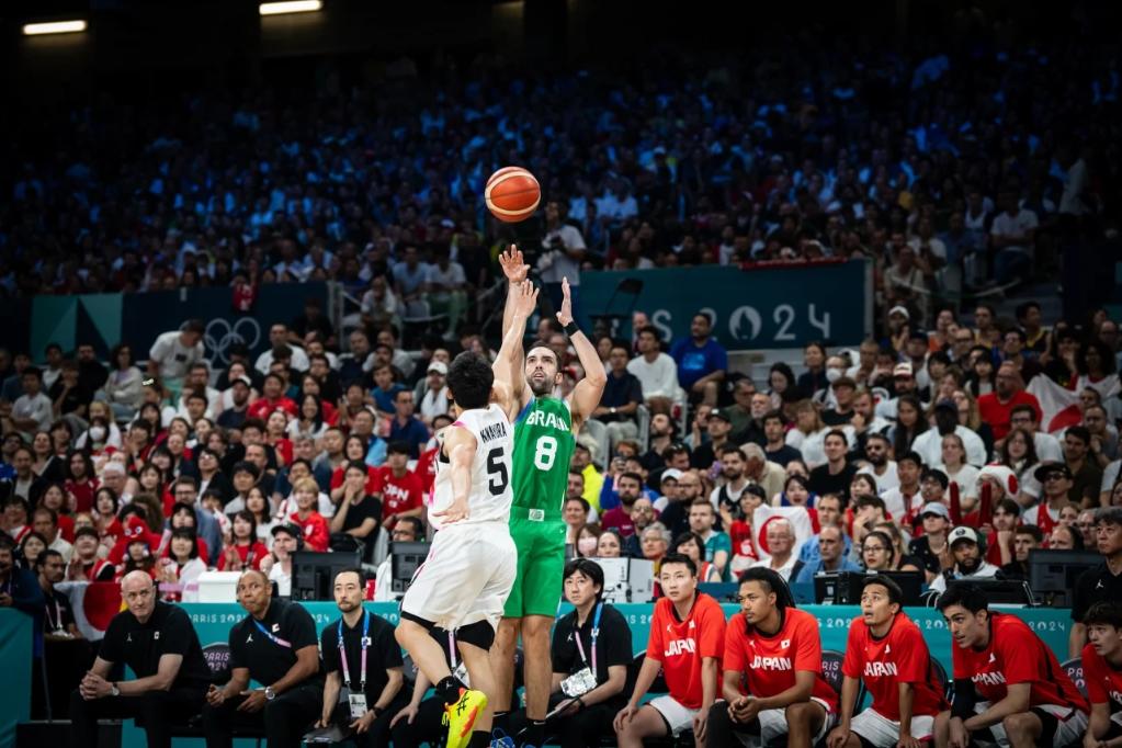 CBA球队巡礼：广东——十一冠王疯狂补强，志在东山再起（CBA球队巡礼：广东队——十一冠王重磅补强，剑指重回巅峰）