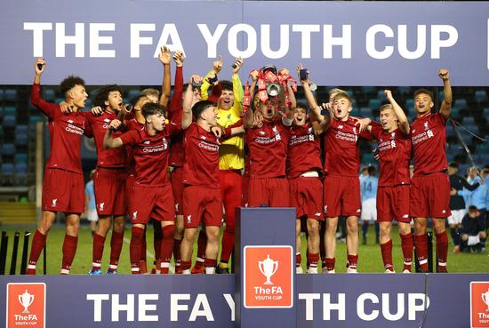 科尔：梅尔顿会频繁出现在收官阵容中，他能打两个后卫位置（科尔：梅尔顿将常驻关键时刻阵容，可兼任一、二号位）