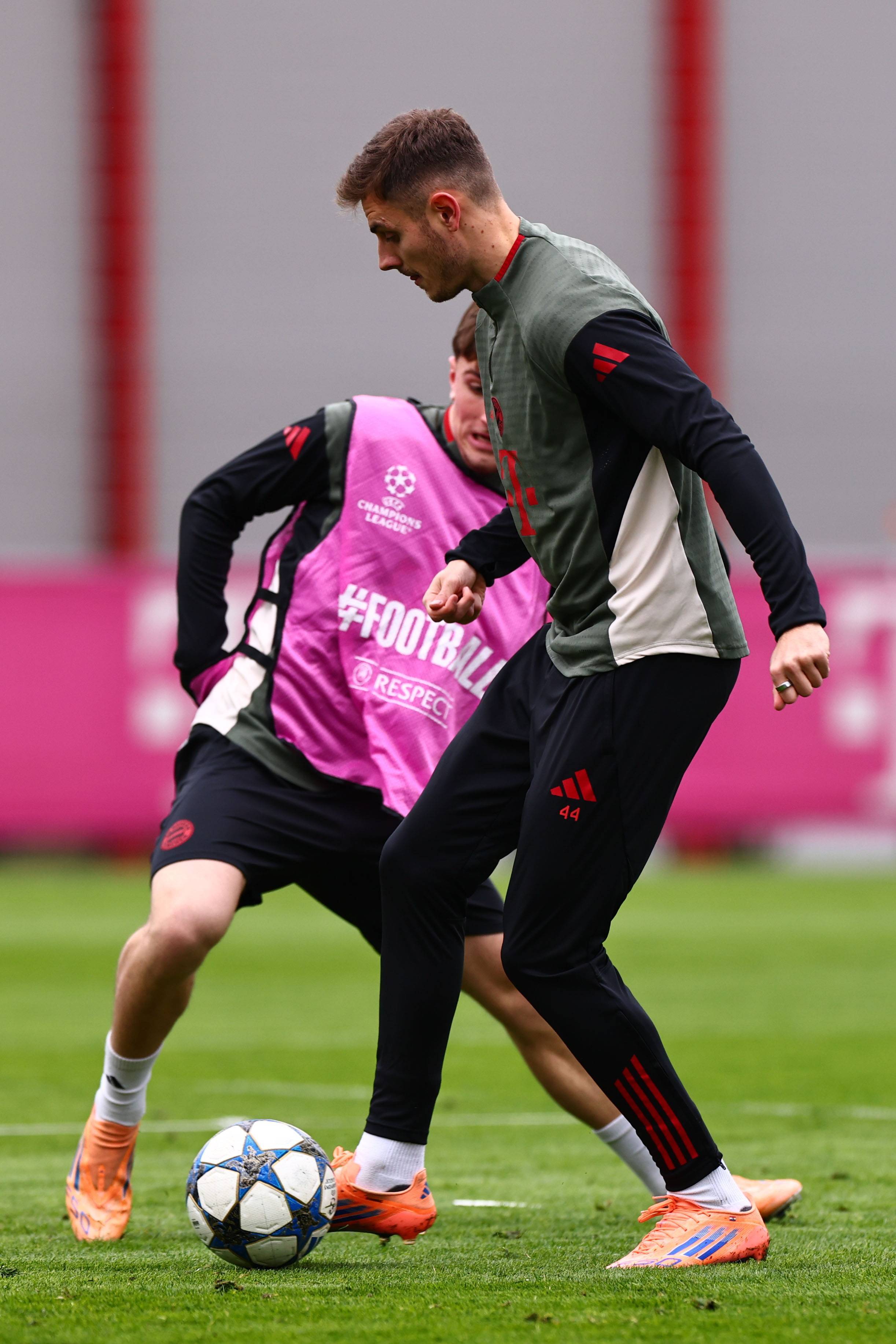 埃尔南德斯·马耶索将执法贝蒂斯对巴萨的比赛（埃尔南德斯·马耶索将吹罚贝蒂斯与巴萨之战）