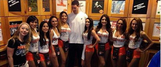 沙特联半场：杰森中柱，两队合计2脚射正，费哈0-0哈森姆（沙特联半场战况：费哈0-0哈森姆，杰森中柱，双方仅2次射正）