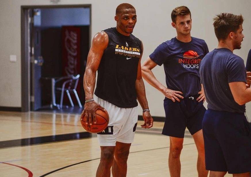 鲁媒：相比外教，韩鹏最大优势是对泰山的信仰以及积累的威望（鲁媒：韩鹏胜过外教在于对泰山的信念与多年累积的威望）