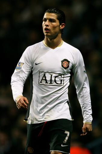 凯肖恩·乔治展现惊人实力（凯肖恩·乔治大放异彩，尽显强劲实力）