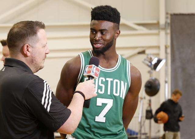 胡荷韬：球队合练才几天，很想拼下来但身体不在最好的状态（胡荷韬：合练仅几天，想拼但身体状态未到最佳）