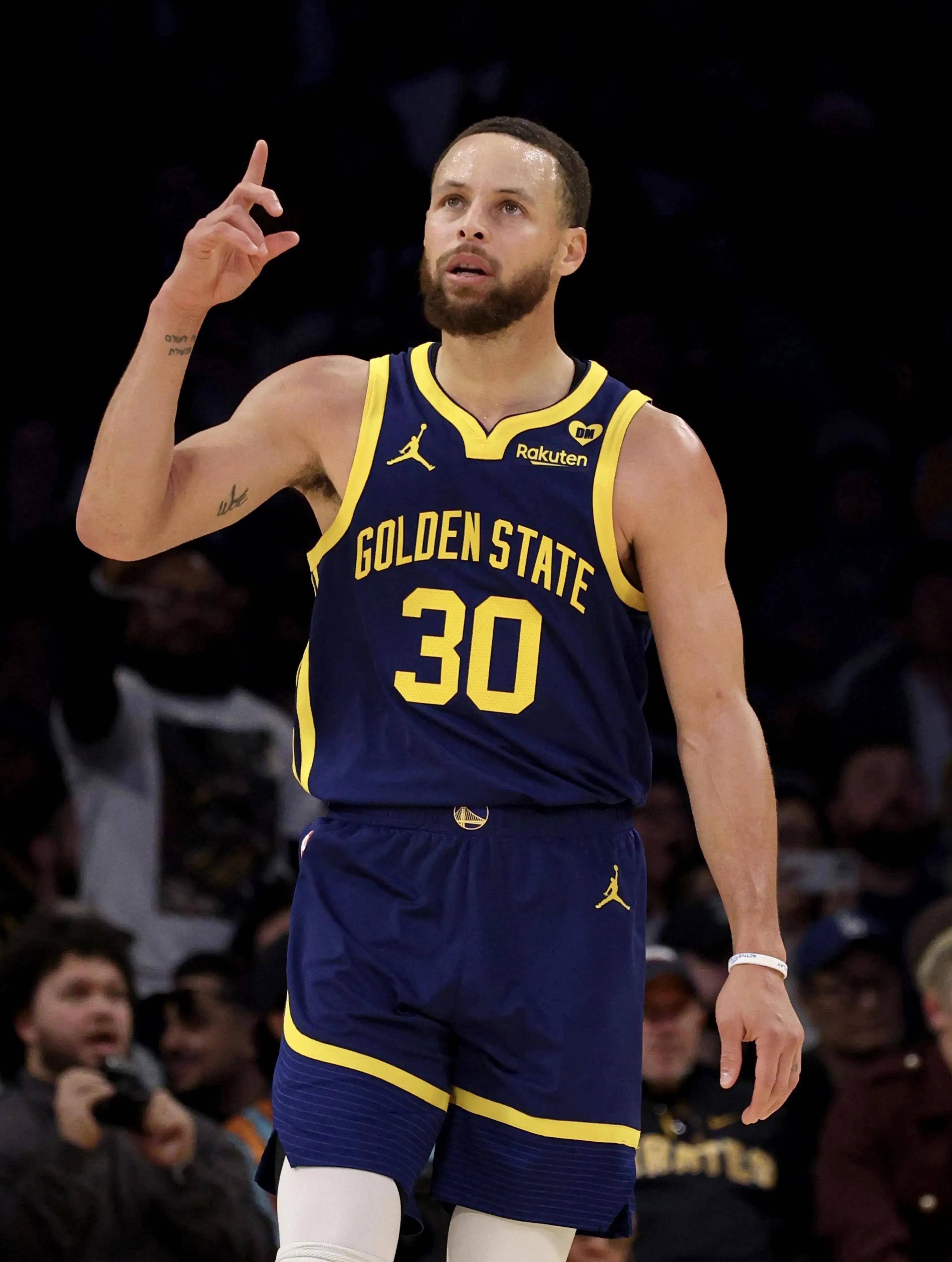 被与梅西比较？伦纳特-卡尔：我不能和他相比，他是我的偶像（被拿来和梅西对比？伦纳特-卡尔：不敢同日而语，他是我的偶像）